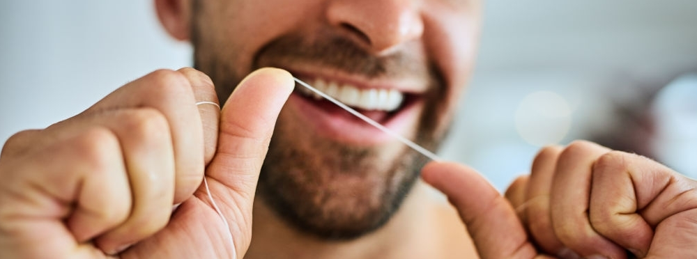 A Importância do fio dental na higiene bucal
